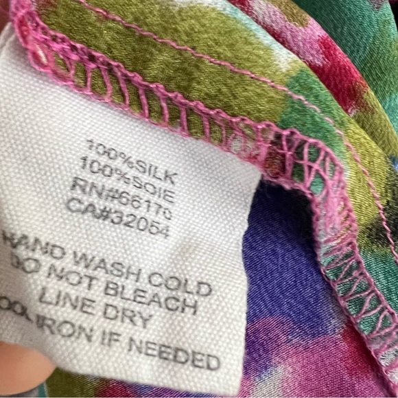 BDG 100% Silk Urban Outfitters Watercolor Floral Print Lightweight Boho Top - Picture 10 of 12